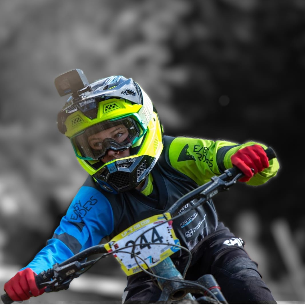 Noam Thinard – VTT descente (noir et blanc)